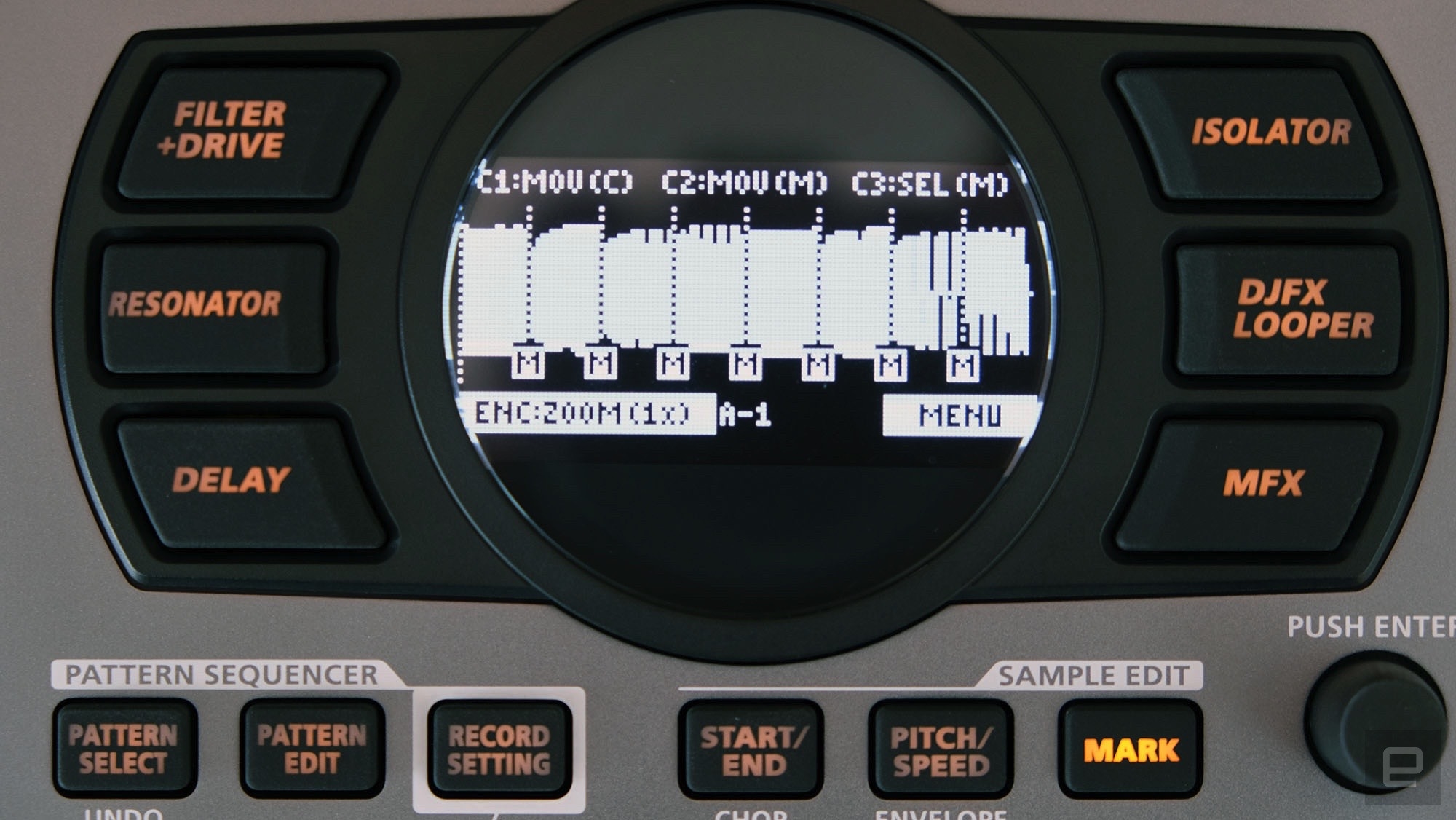 Roland SP-404MKII hands-on: Dragging an iconic sampler into the modern age | DeviceDaily.com