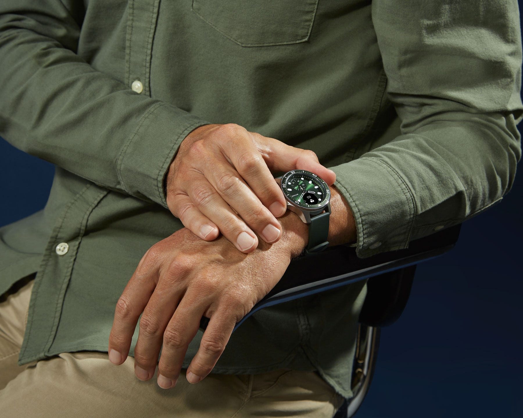 Image of the Withings ScanWatch Horizon in Green | DeviceDaily.com