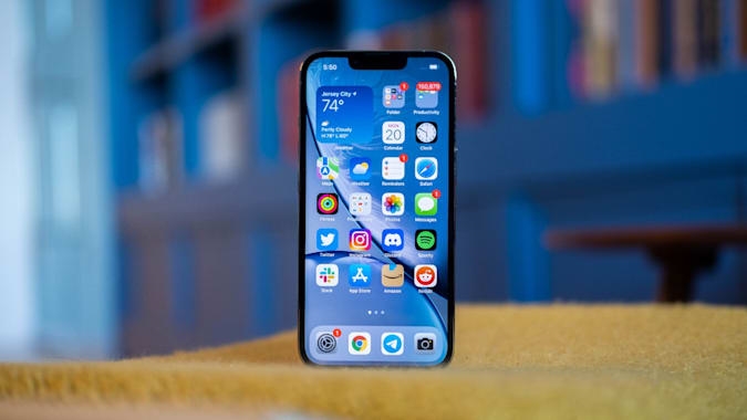 Face ID on the iPhone 13 stops working if a third-party replaces the phone's display | DeviceDaily.com