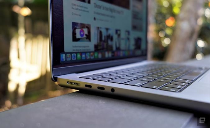 2021 MacBook Pro teardown reveals easy-to-remove batteries | DeviceDaily.com
