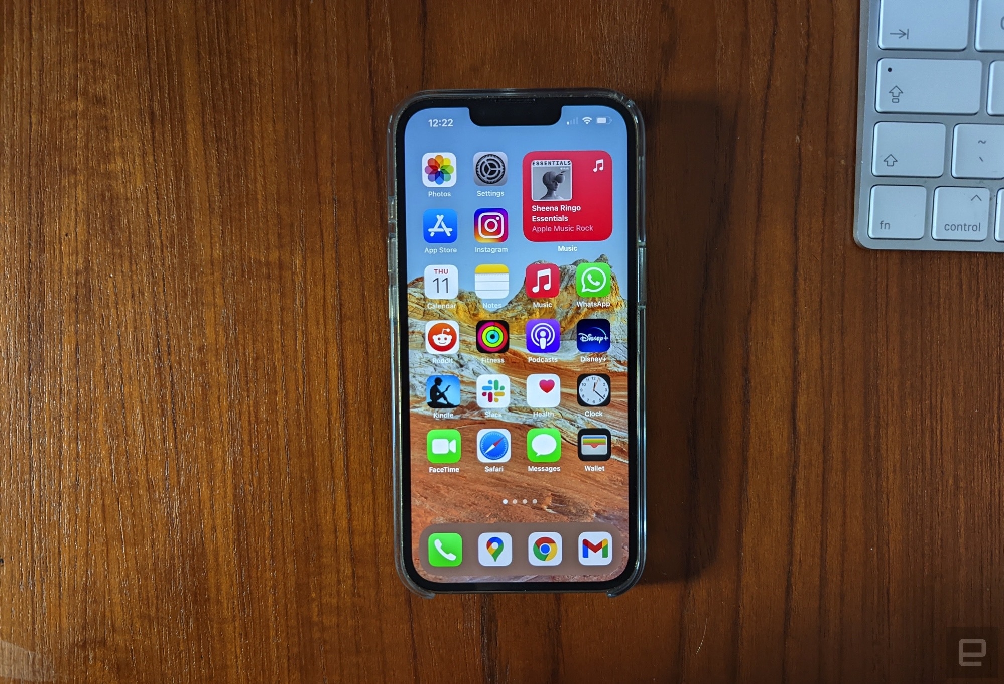 iOS 15.1 review: Apple tries sharing | DeviceDaily.com