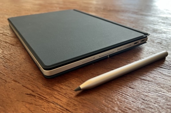 Let’s just say it: The iPad desperately needs a kickstand | DeviceDaily.com