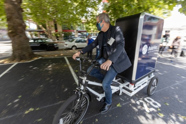This e-bike delivery experiment reduced CO2 emissions by 30% per package | DeviceDaily.com