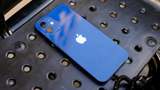 Latest iOS update for iPhones 12 and 13 fixes dropped call issue | DeviceDaily.com