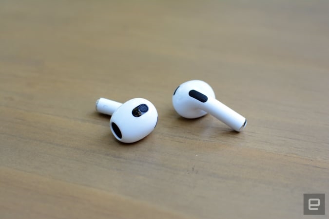 Apple's third-gen AirPods fall to an all-time low of $140 | DeviceDaily.com