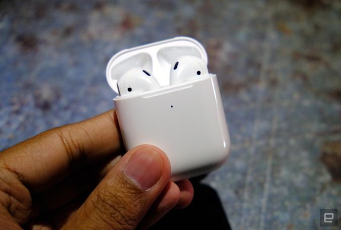 Apple's second-generation AirPods are back on sale for $100 | DeviceDaily.com