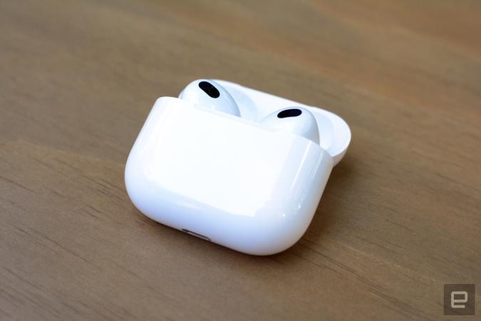 Apple's latest AirPods drop to $170 at Woot for today only | DeviceDaily.com