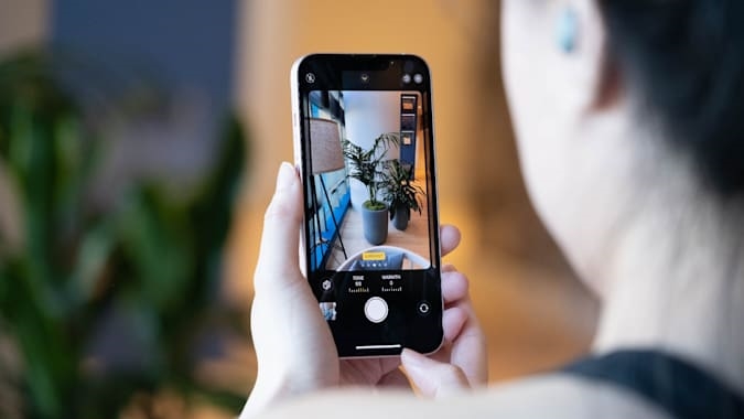Razer built a MagSafe cooling fan for iPhone gamers | DeviceDaily.com Razer built a MagSafe cooling fan for iPhone gamers | DeviceDaily.com