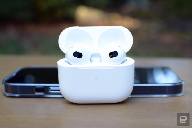 Apple's latest AirPods drop to $170 at Woot for today only | DeviceDaily.com