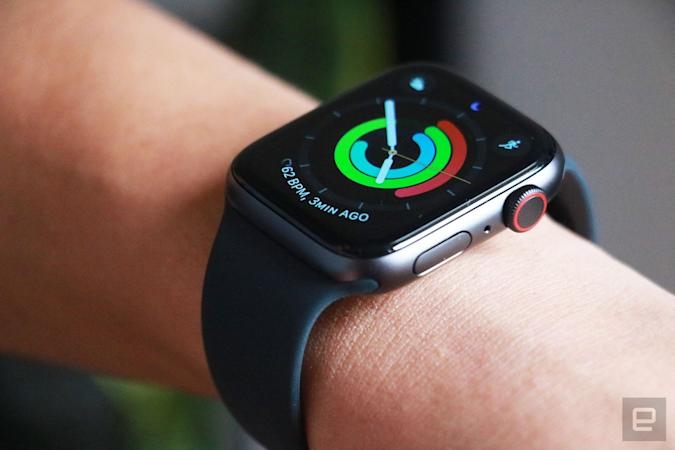 Apple Watch SE and Fitbits drop to all-time low prices at Amazon | DeviceDaily.com