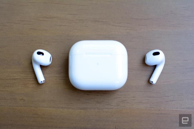 Apple's third-gen AirPods fall to an all-time low of $140 | DeviceDaily.com