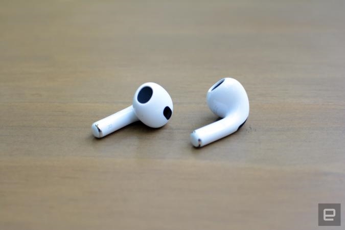 Apple's third-gen AirPods fall to an all-time low of $140 | DeviceDaily.com