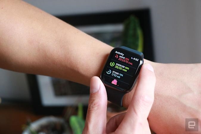 Apple Watch SE and Fitbits drop to all-time low prices at Amazon | DeviceDaily.com