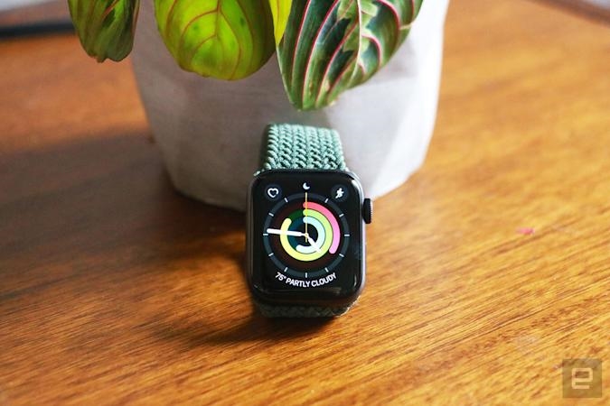 Apple Watch SE and Fitbits drop to all-time low prices at Amazon | DeviceDaily.com