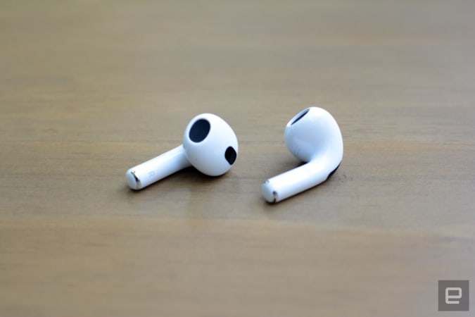 Apple's third-gen AirPods fall to an all-time low of $140 | DeviceDaily.com Apple's third-gen AirPods fall to an all-time low of $140 | DeviceDaily.com