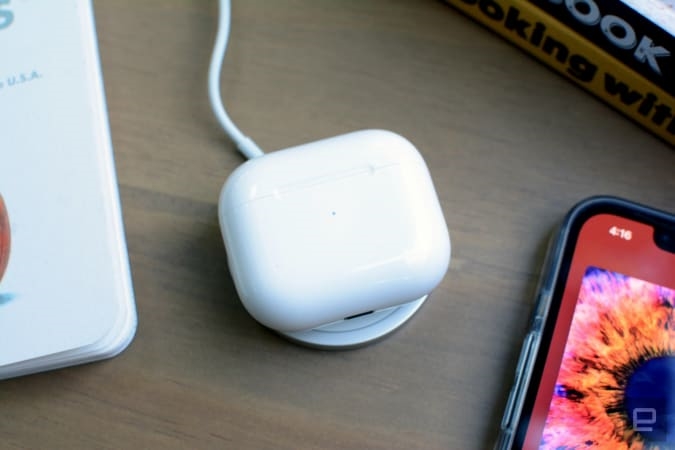 Apple's third-gen AirPods fall to an all-time low of $140 | DeviceDaily.com