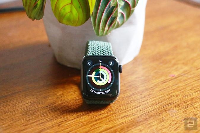 Apple Watch SE and Fitbits drop to all-time low prices at Amazon | DeviceDaily.com