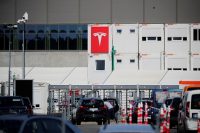 Tesla is delivering some EVs without USB ports due to chip shortages