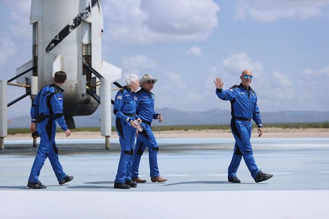 The FAA will give Bezos and Branson its last astronaut wings | DeviceDaily.com