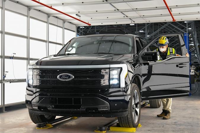 Ford tries to fight F-150 Lightning scalpers by banning resales | DeviceDaily.com