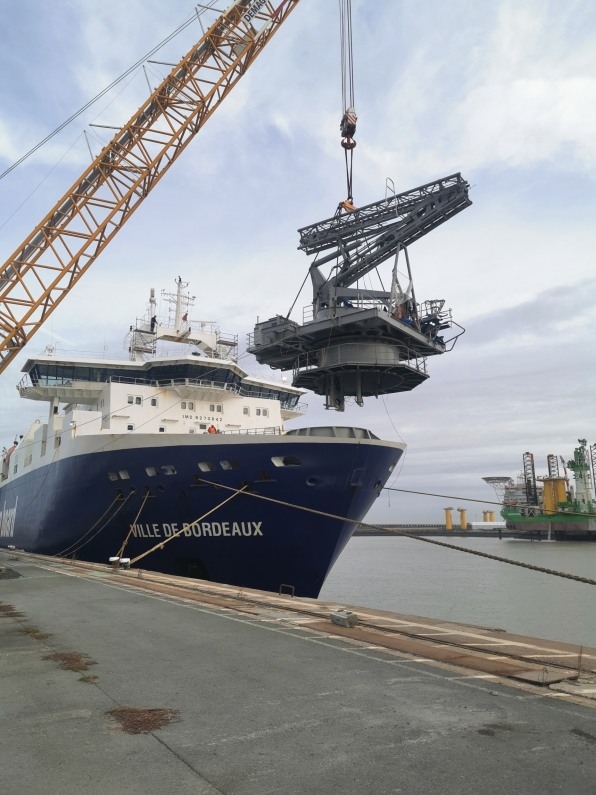 This giant kite helps power cargo ships and reduces greenhouse gas emissions by 20% | DeviceDaily.com