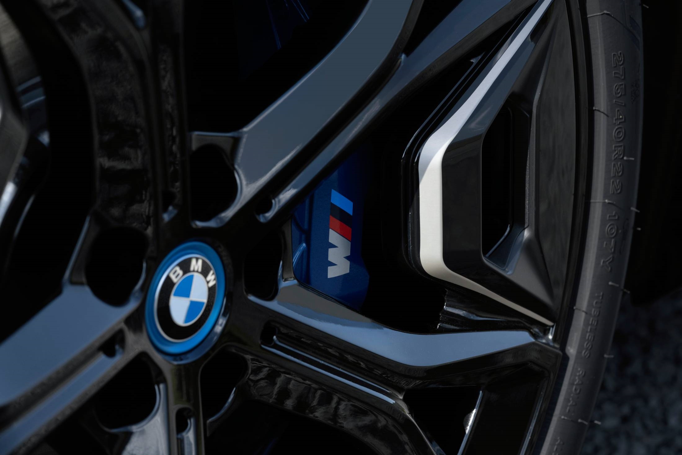 BMW's iX M60 performance EV will arrive with 610 HP and a half century of M edition pedigree | DeviceDaily.com