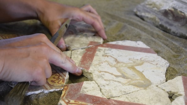 How AI and robotics are reconstructing a 2,000-year-old fresco in Pompeii | DeviceDaily.com