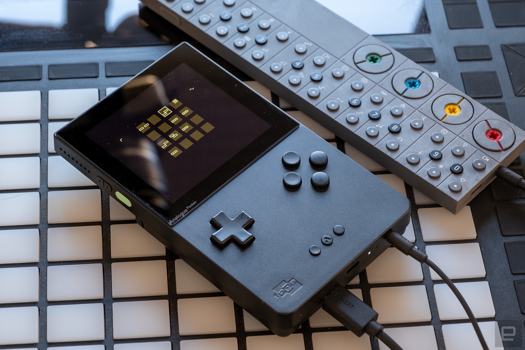 Analogue Pocket review: Vintage fun with a new age feel | DeviceDaily.com
