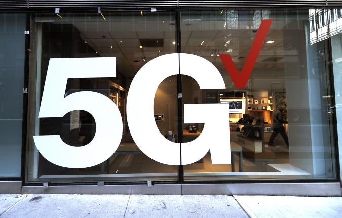 AT and T and Verizon might delay 5G expansion again over FAA concerns | DeviceDaily.com