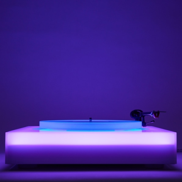 These glowing turntables by Brian Eno feel like the future of music | DeviceDaily.com