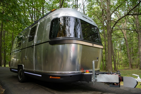 Airstream’s new camper is solar-powered and parks on its own | DeviceDaily.com