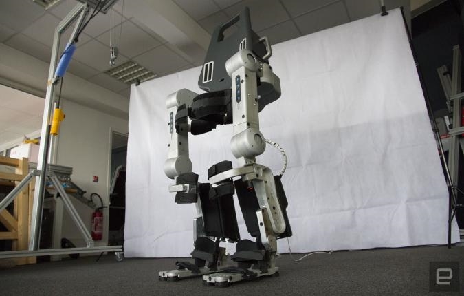 Wandercraft's latest exoskeleton lets paraplegics walk with a more natural gait | DeviceDaily.com