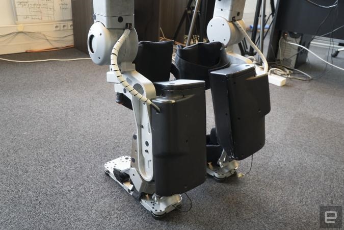 Wandercraft's latest exoskeleton lets paraplegics walk with a more natural gait | DeviceDaily.com