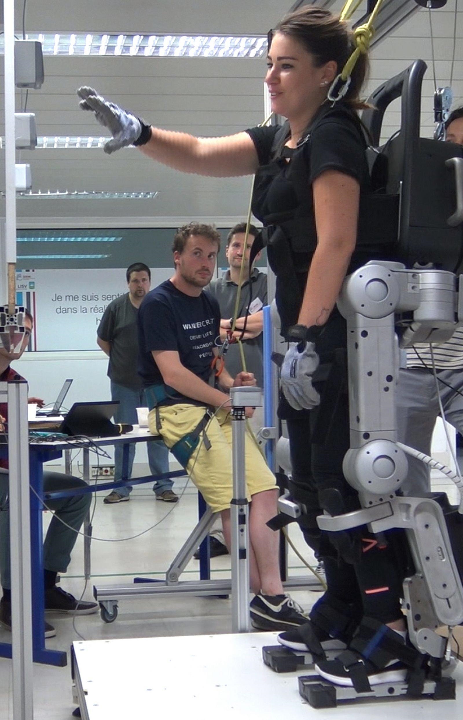 Wandercraft's latest exoskeleton lets paraplegics walk with a more natural gait | DeviceDaily.com