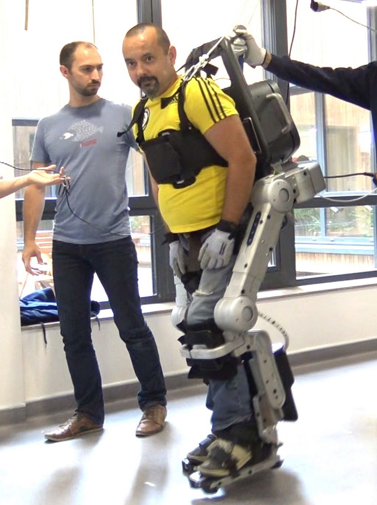 Wandercraft's latest exoskeleton lets paraplegics walk with a more natural gait | DeviceDaily.com