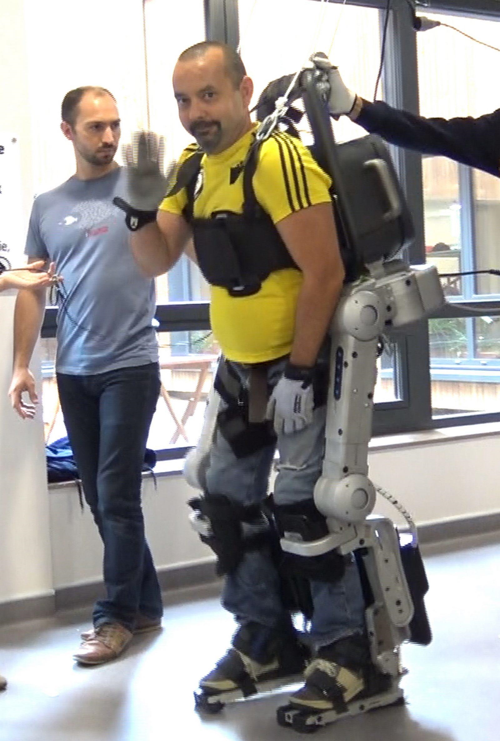 Wandercraft's latest exoskeleton lets paraplegics walk with a more natural gait | DeviceDaily.com