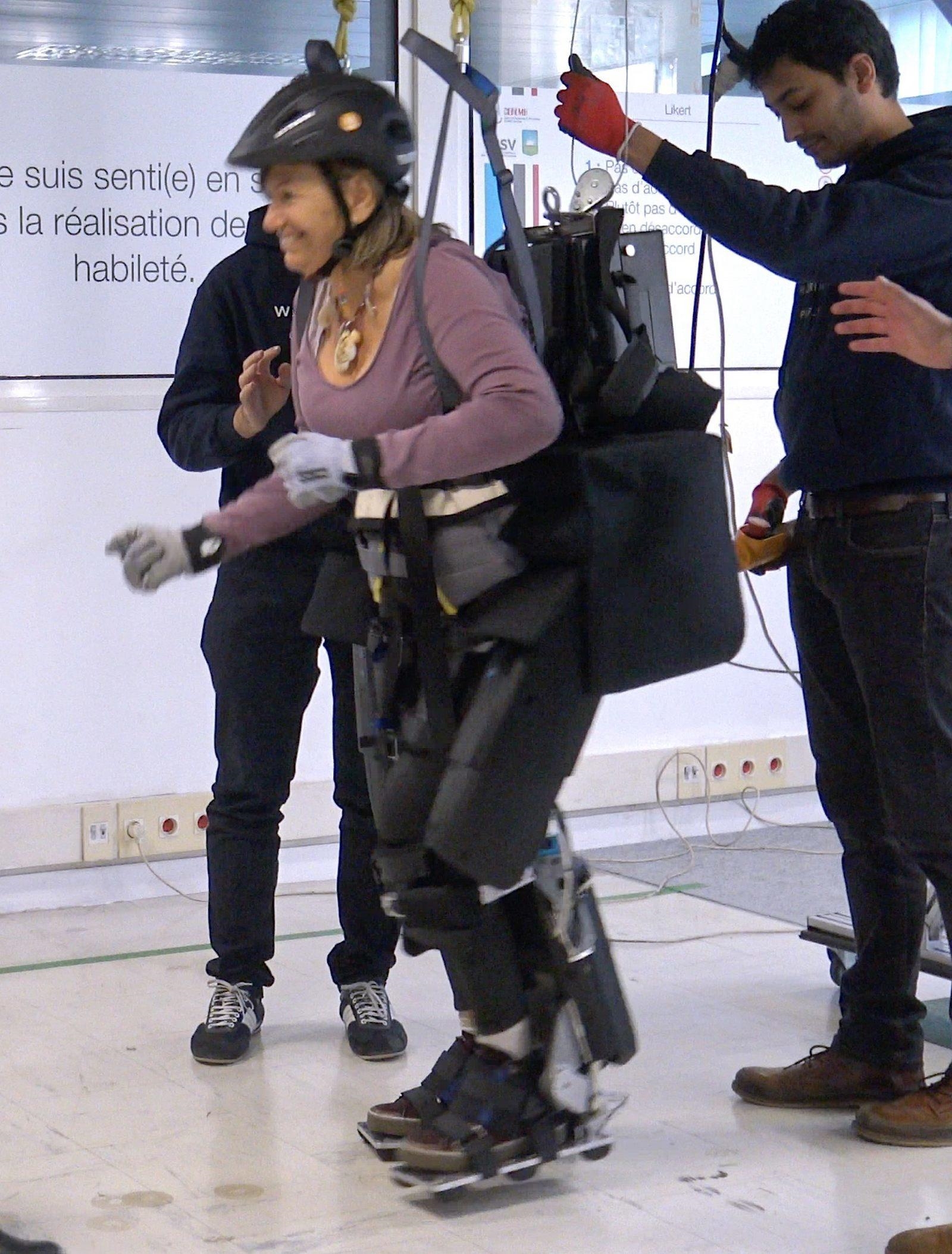 Wandercraft's latest exoskeleton lets paraplegics walk with a more natural gait | DeviceDaily.com