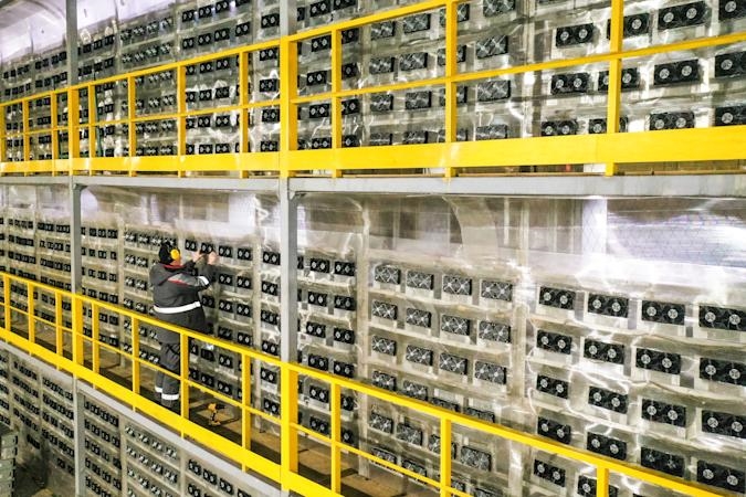 Democratic lawmakers press crypto mining companies over energy consumption concerns | DeviceDaily.com