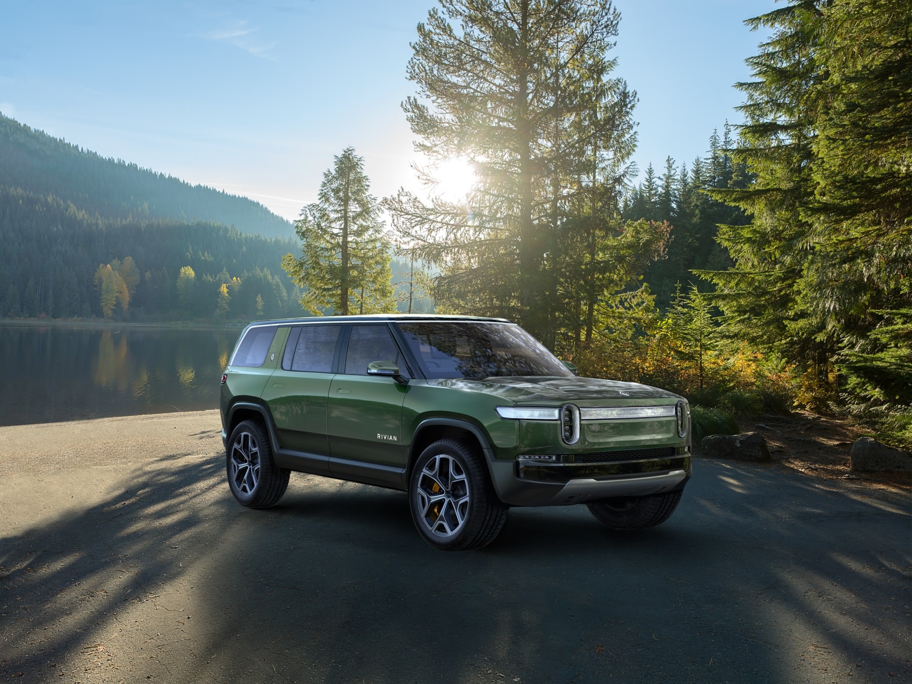 Rivian hikes the base price of its quad-motor R1T pickup by $12,000 | DeviceDaily.com