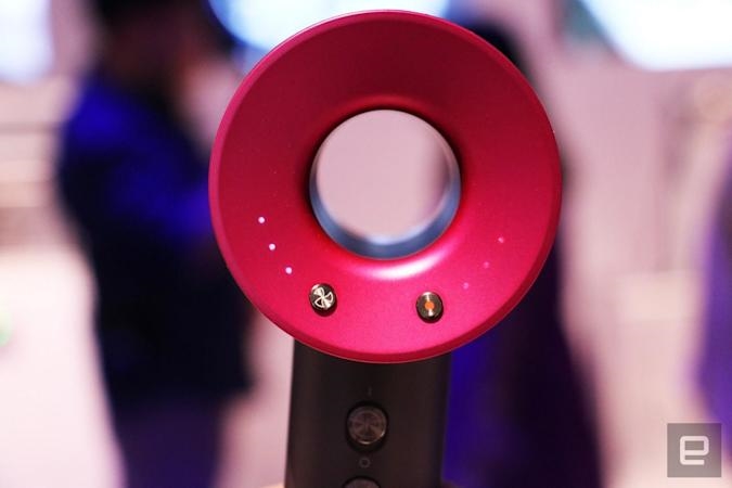 Dyson's latest Airwrap can curl your hair in both directions | DeviceDaily.com