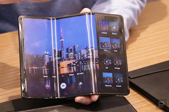 TCL’s latest concept phone folds inwards and outwards | DeviceDaily.com