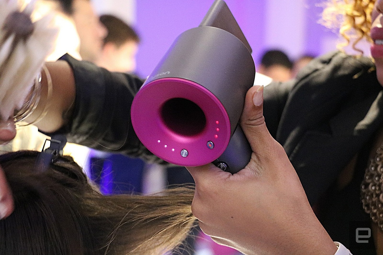 Dyson's latest Airwrap can curl your hair in both directions | DeviceDaily.com