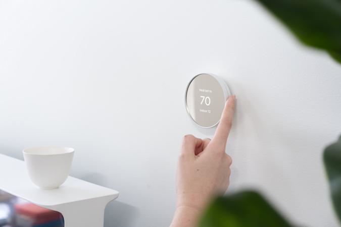 Google's Nest Thermostat is on sale for $93 right now | DeviceDaily.com