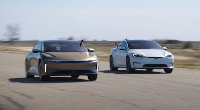 Watch Tesla, Lucid and Porsche EVs duke it out in a drag race | DeviceDaily.com