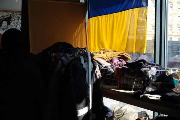 For 2 million Ukrainian refugees in Poland, these free stores have become a lifeline | DeviceDaily.com