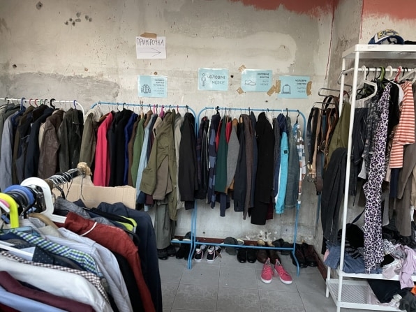 For 2 million Ukrainian refugees in Poland, these free stores have become a lifeline | DeviceDaily.com