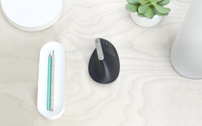 Logitech Lift hands-on: A vertical mouse for the rest of us | DeviceDaily.com