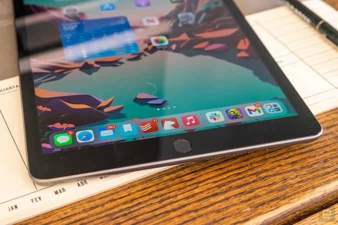 Apple's 10.2-inch iPad drops to an all-time low of $290 | DeviceDaily.com