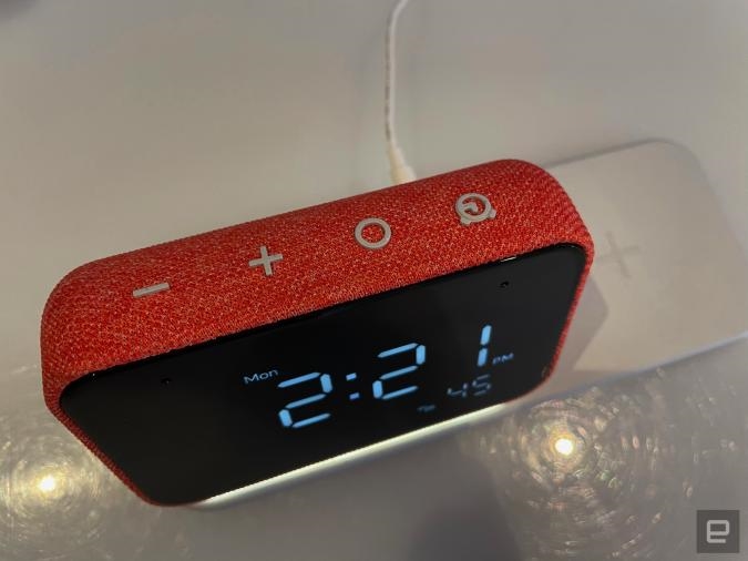Lenovo's Smart Clock Essential with Alexa falls to a new low of $45 | DeviceDaily.com