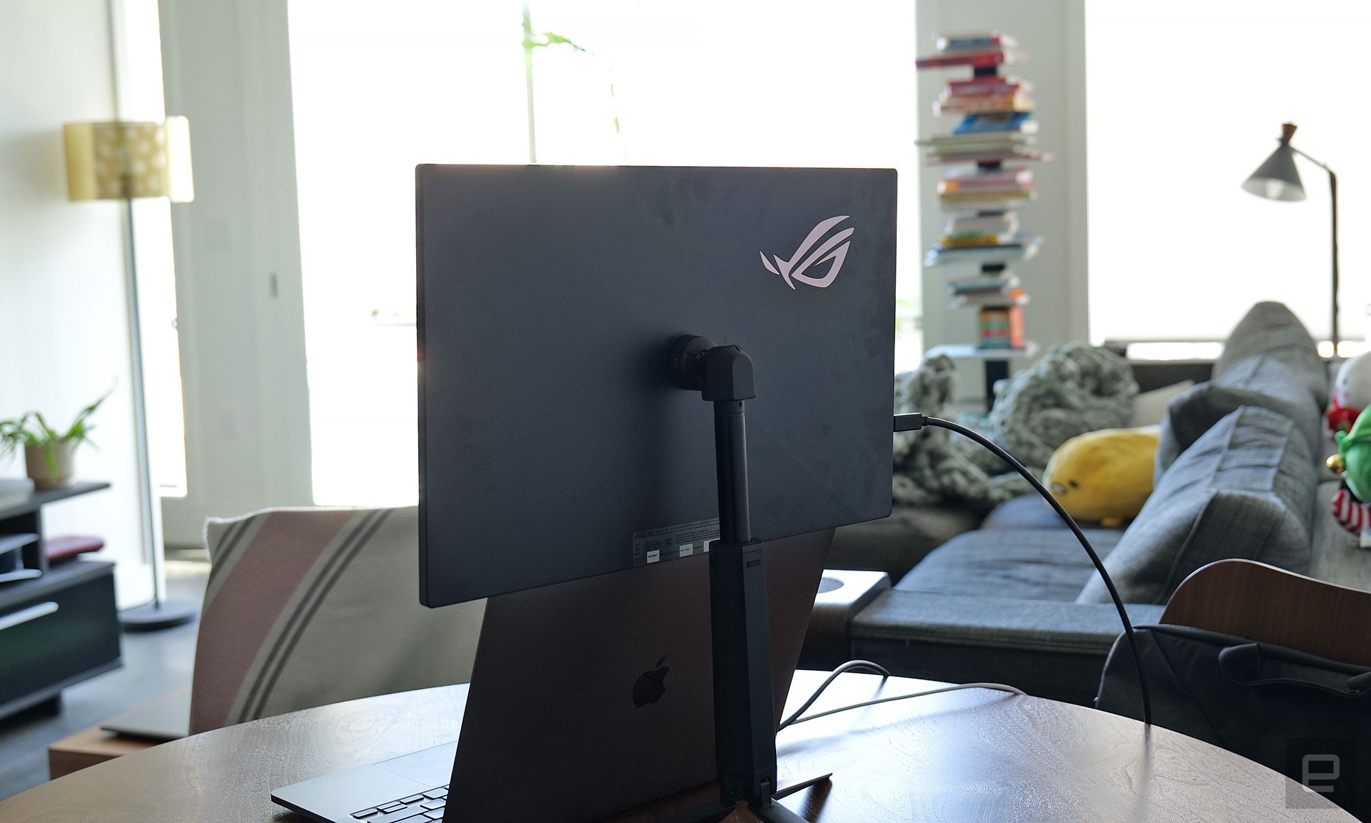 What we bought: How a portable monitor made working from home a lot easier | DeviceDaily.com